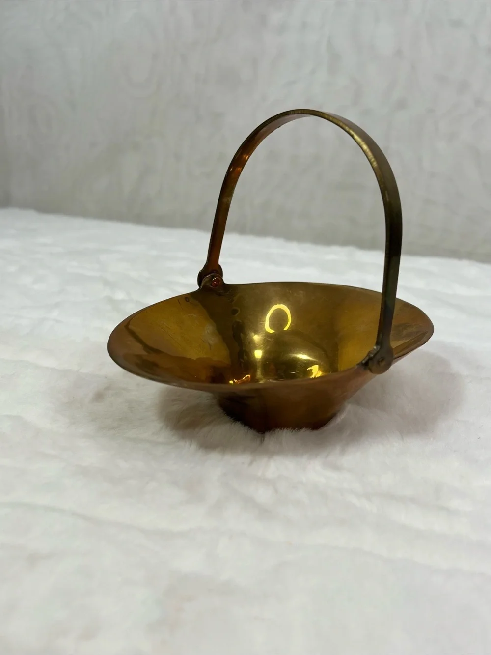 Vintage Brass Trinket Basket with Movable Handle – Mid Century Catchall Bowl